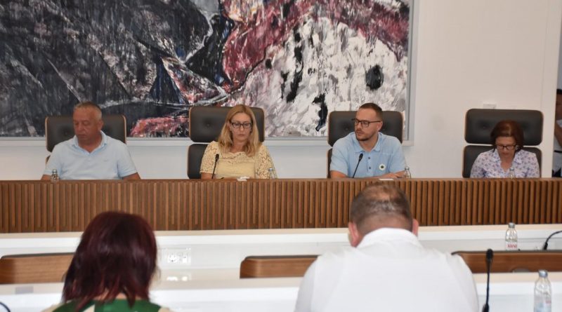 Održana 19. redovna sjednica Općinskog vijeća: usvojeno više odluka, mještani juga upozorili na problem reorganizacije biračkih mjesta Održana 19. redovna sjednica Općinskog vijeća: usvojeno više odluka, mještani juga upozorili na problem reorganizacije biračkih mjesta